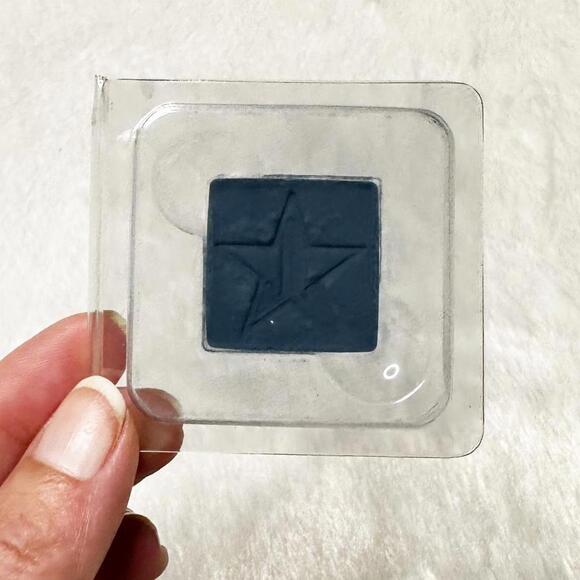 NIB Jeffree Star Eyeshadow Artistry Single in Cremated 1.5g - Picture 4 of 6